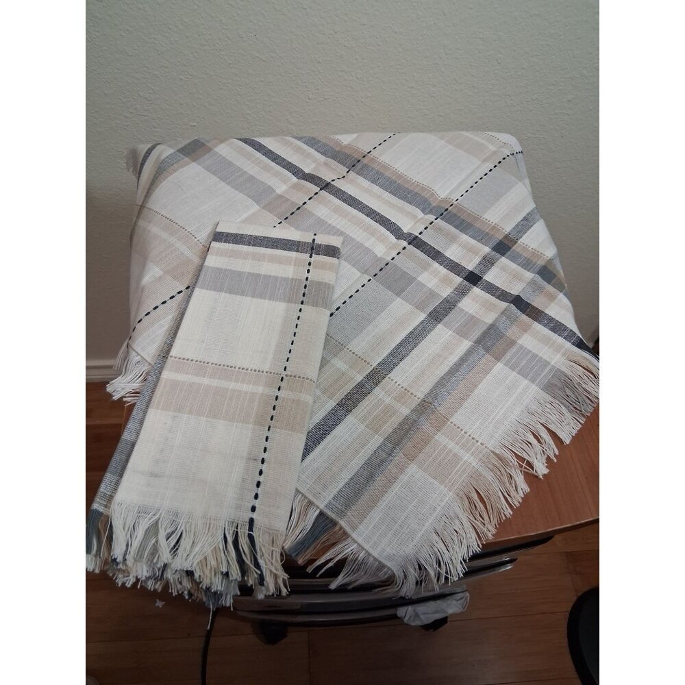 Table Throws 2 Pieces White Plaid 18"x19" with Fringe